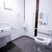 お手洗いは２面展開しています