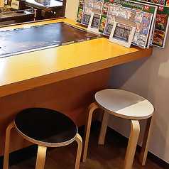 カウンター席は1人掛けのものを10席、ご用意しております！仕事帰りにふらっと来店いただくことも大歓迎となっています！