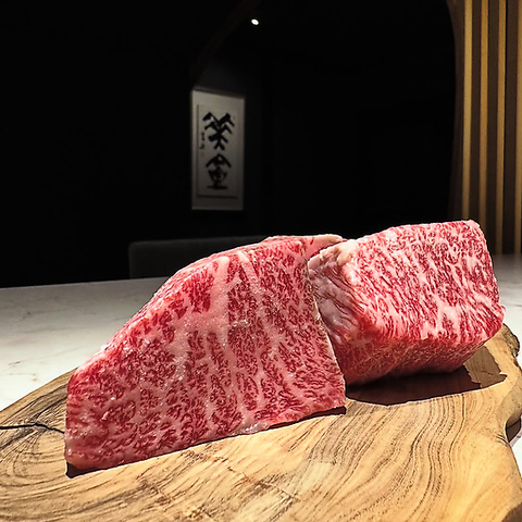 大切な日を彩る美食のコースと銘酒。上質な空間で特別なひとときを。