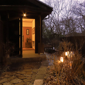 【心地よい空間】お客様が快適に過ごせるよう、店内は全面禁煙です。新鮮な食材を使用した料理を気持ちよく楽しめます。落ち着いた雰囲気の中でお過ごしください！