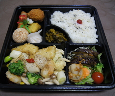 海老・イカ・貝柱の塩味炒め弁当