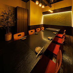 【10名様向け個室】会社の部署での宴会や接待などにもご利用いただけます。和情緒溢れる個室でゆったりとした時間をお楽しみください♪宴会コースの価格や料理内容などのお問い合わせもお待ちしております。