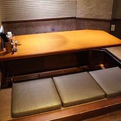 最大6名様でお使いいただける半個室。スクリーンで仕切られた、プライベート感がある和空間です。