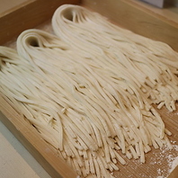 産小麦を活かした熟成うどんを厳選地酒と満喫