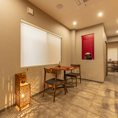 【4名様掛けテーブル席】厳選して仕入れた食材でご用意する季節のコース料理を、ぜひ皆さまでご賞味ください。