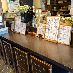 自分のペースで気ままに料理やお酒を楽しめるカウンター席は、おひとり様も気軽に座ることができます◎