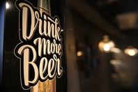 鉄板焼きと楽しむ多彩なドリンク