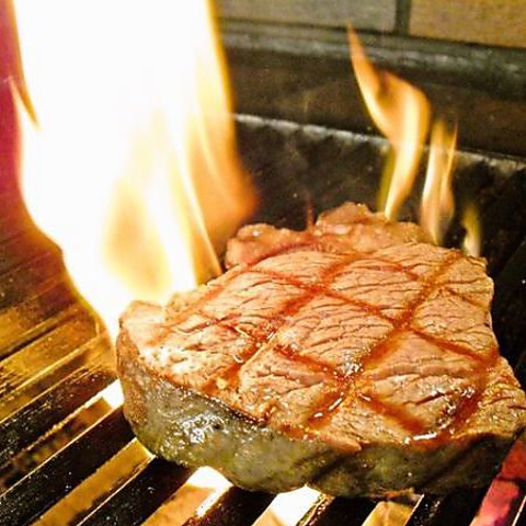 リーズナブルに肉汁したたる炭焼ステーキとハンバーグを食べれるお店！