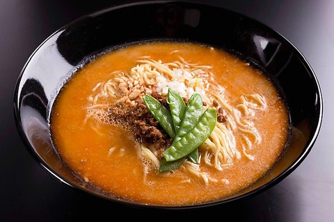 人気の担々麺や定番メニューまで本格四川料理をお愉しみ頂けます。テイクアウトもOK！