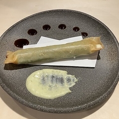 焼き穴子とチーズの春巻き