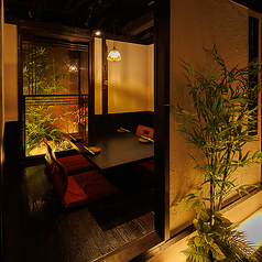 2名様専用の横並びタイプ。カップルやご夫婦などデートの機会にご利用頂けるのが最良。お二人でゆるりと楽しんで下さい。