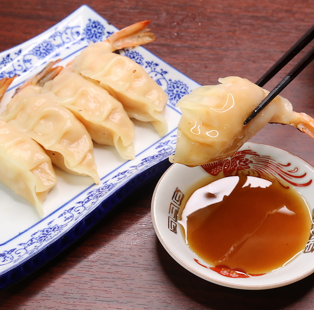 海老好きにはたまらない！海老を1本使った「海老焼き餃子」はオススメです♪