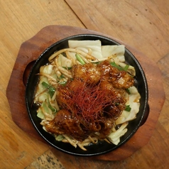 ニラともやしのホルモン鉄板焼き