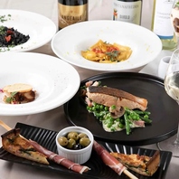 ランチから宴会・ビュッフェまで充実。多様なース料理。