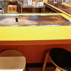 カウンター席は常時、10席ご用意しており、仕事帰りの急な飲み会にも対応しております！粉もんだけでなく、一品料理やお酒も充実しているのが当店の強みとなっています！