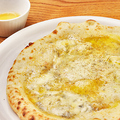 料理メニュー写真 クアトロ フォルマッジョ 4種のチーズ はちみつ付き