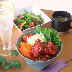 ヤンニョムチキン丼