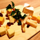 チーズの盛り合わせ〈ゴーダ&ブルー&ミモレット&パルミジャーノ&カマンベール）