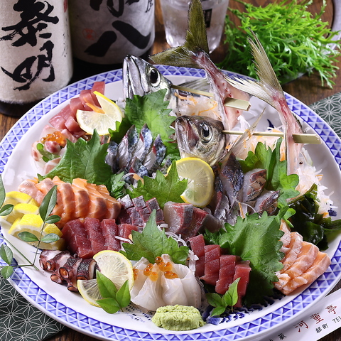 老舗の技の海鮮とモダンな雰囲気の居酒屋で、旬の味覚を堪能。