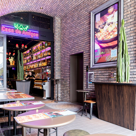 美しい景色を眺めながら本格メキシカンが楽しめる、開放感抜群のルーフトップバー