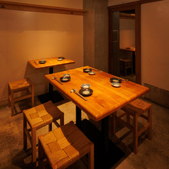 オープンでカジュアルなテーブル席も、他愛無い話をするのに人気です。