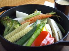 蒸し焼き野菜のバーニャカウダー