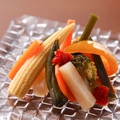 料理メニュー写真&nbsp;千鳥酢で漬けた自家製ピクルス