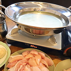 当店自慢の黄金スープで食べる「黄金水炊き鍋コース」の写真