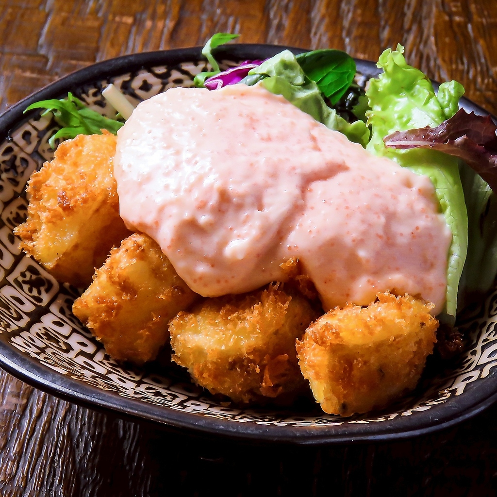 当店名物の長芋のコロッケ明太マヨソース♪１人で１皿食べちゃう方もいらっしゃいます！