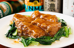 看板メニュー豚の角煮、日本では珍しい台湾野菜を堪能