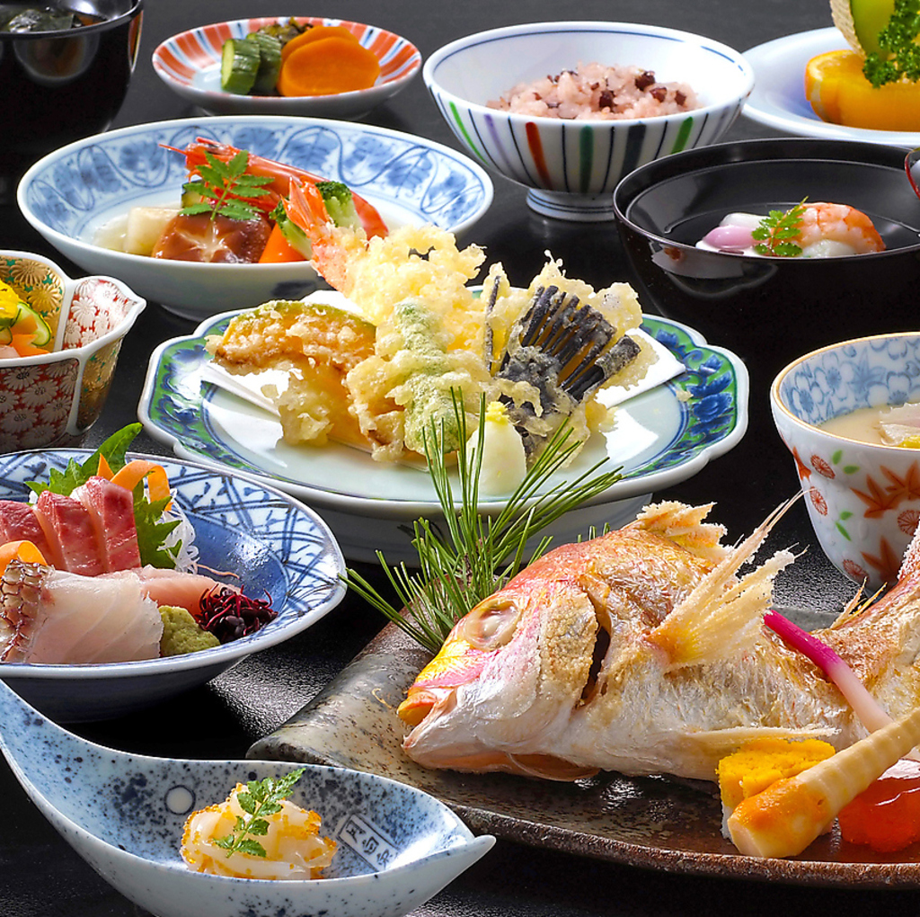 岐阜駅徒歩1分で焼き鳥と寿司食べ放題を個室で楽しむ和の隠れ家居酒屋。