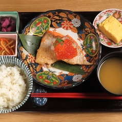 鮭ハラスいくら定食