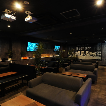 Luxury Cafe&Bar Frontier 梅田 東通りの雰囲気1