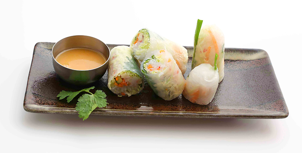 大切な記念日は当店で。心温まるサービスと贅沢な一皿が、二人の特別な日を華やかに彩ってくれます。