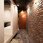 ボックス席、半個室、完全個室、宴会席、掘りごたつ席の5種類をご用意。大切な方との会食に是非！