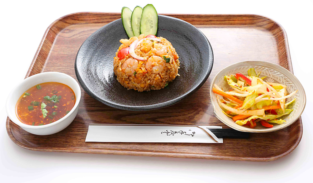 お昼時も元気に営業！ボリューム満点の肉ランチで、午後への活力をしっかりとチャージしてください♪