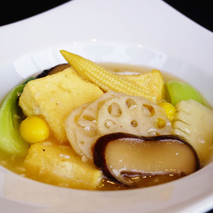 揚げ豆腐と野菜の煮込み