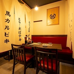 4名様テーブル席は全3卓。ご家族でのお食事や、ご友人・同僚との飲み会にも最適なお席です。