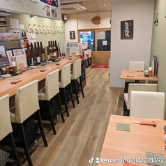 ５名様　カウンターがあります。