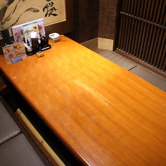 足がのばせる掘りごたつ席の個室は、居心地が良く会話もお楽しみいただける人気のお部屋です。