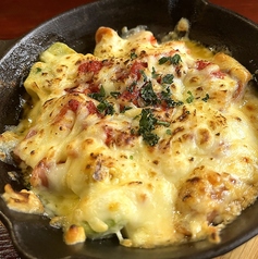 ソーセージアボガドトマトのチーズ焼き