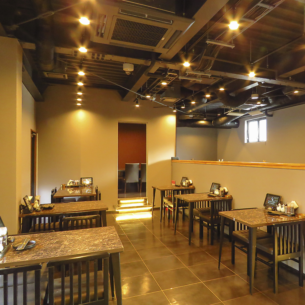 綺麗で快適な店内は、ゆったり落ち着いた雰囲気で上質なお肉や本格中華料理を楽しむことができます！