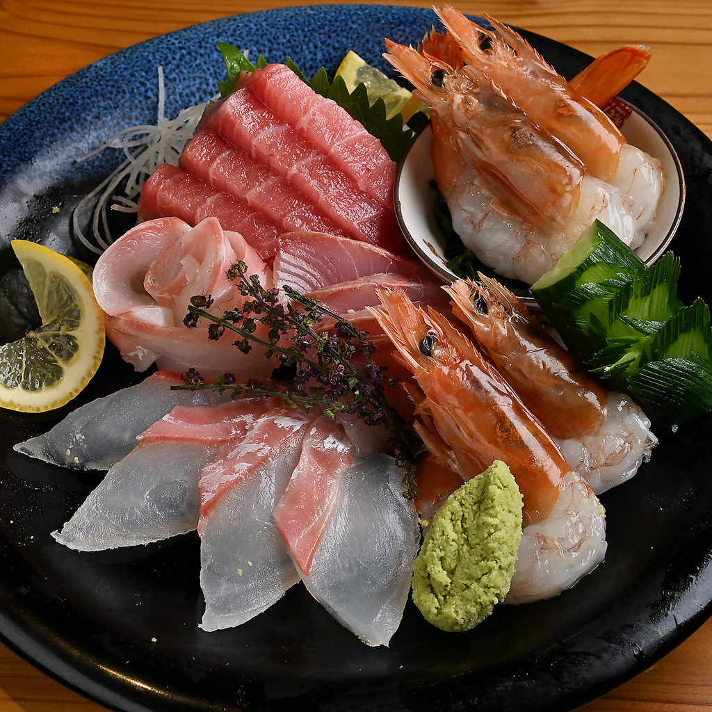 串物がウリの当店ですが、お刺身や酒の肴、ご飯ものなども絶品！ぜひご賞味あれ。