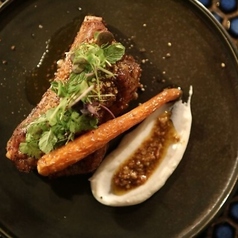 スペアリブと人参のロースト タヒニ風ソース