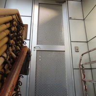 裏路地の2階にひっそりとオープン♪