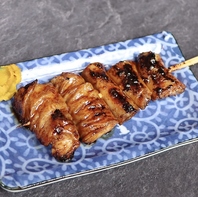 【厳選】大ぶりカット国産豚を炭火で香ばしく焼き上げ！