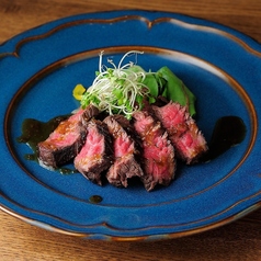 旨味凝縮!熟成ハラミ肉のタリアータ香ばしい焼き目とレアな食感が堪らない極上赤身ステーキ
