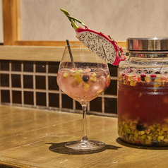 福キタル。漬け込みフルーツサングリア　ミックス　ドラゴンフルーツ　(ソーダ、ロック)