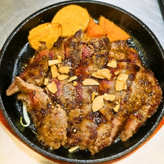 鉄板牛レアステーキ