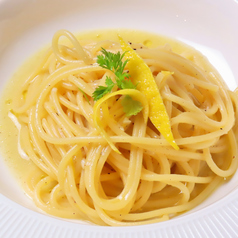 レモンとペコリーノのオイルパスタ